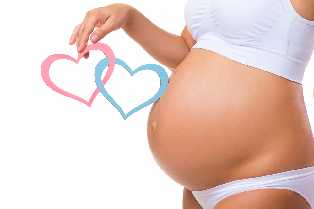 Pregnant,Belly,With,Blue,And,Pink,Heart.,Horizontal,Closeup.,Determine